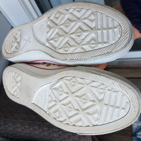 SOLD Campbells Tomato Soup Converse Chuck Taylors Sneakers - Picture 5 of 7